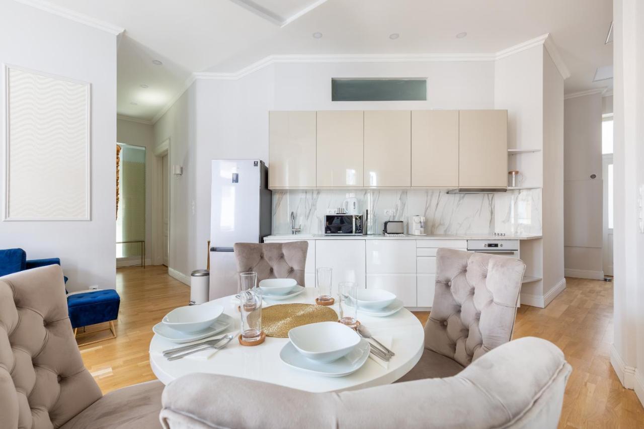 Designer Luxury Home In The Jewish Quarter บูดาเปสต์ ภายนอก รูปภาพ