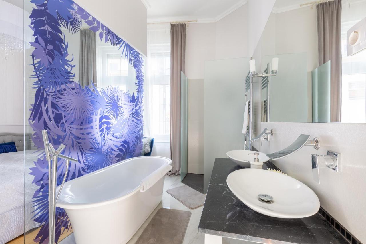 Designer Luxury Home In The Jewish Quarter บูดาเปสต์ ภายนอก รูปภาพ