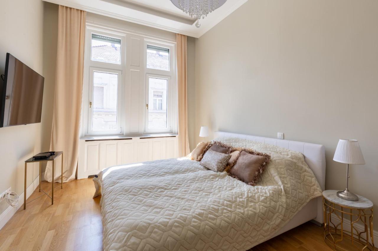 Designer Luxury Home In The Jewish Quarter บูดาเปสต์ ภายนอก รูปภาพ