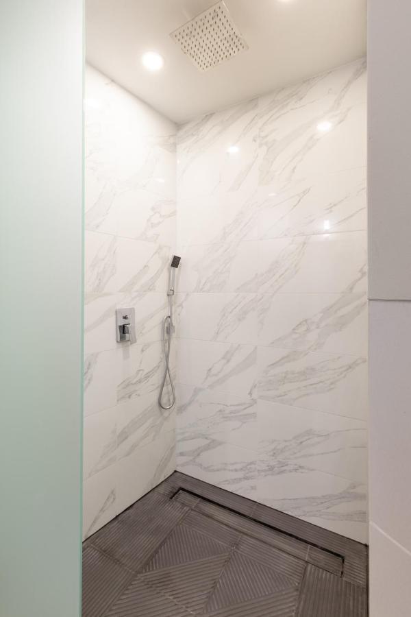 Designer Luxury Home In The Jewish Quarter บูดาเปสต์ ภายนอก รูปภาพ