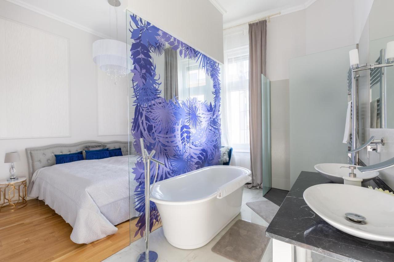 Designer Luxury Home In The Jewish Quarter บูดาเปสต์ ภายนอก รูปภาพ
